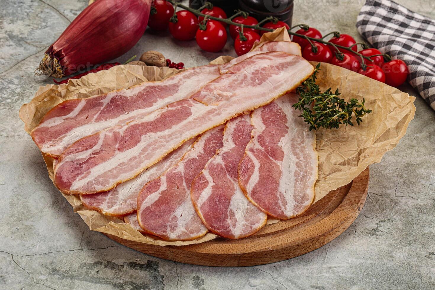 affettato Maiale Bacon al di sopra di tavola foto