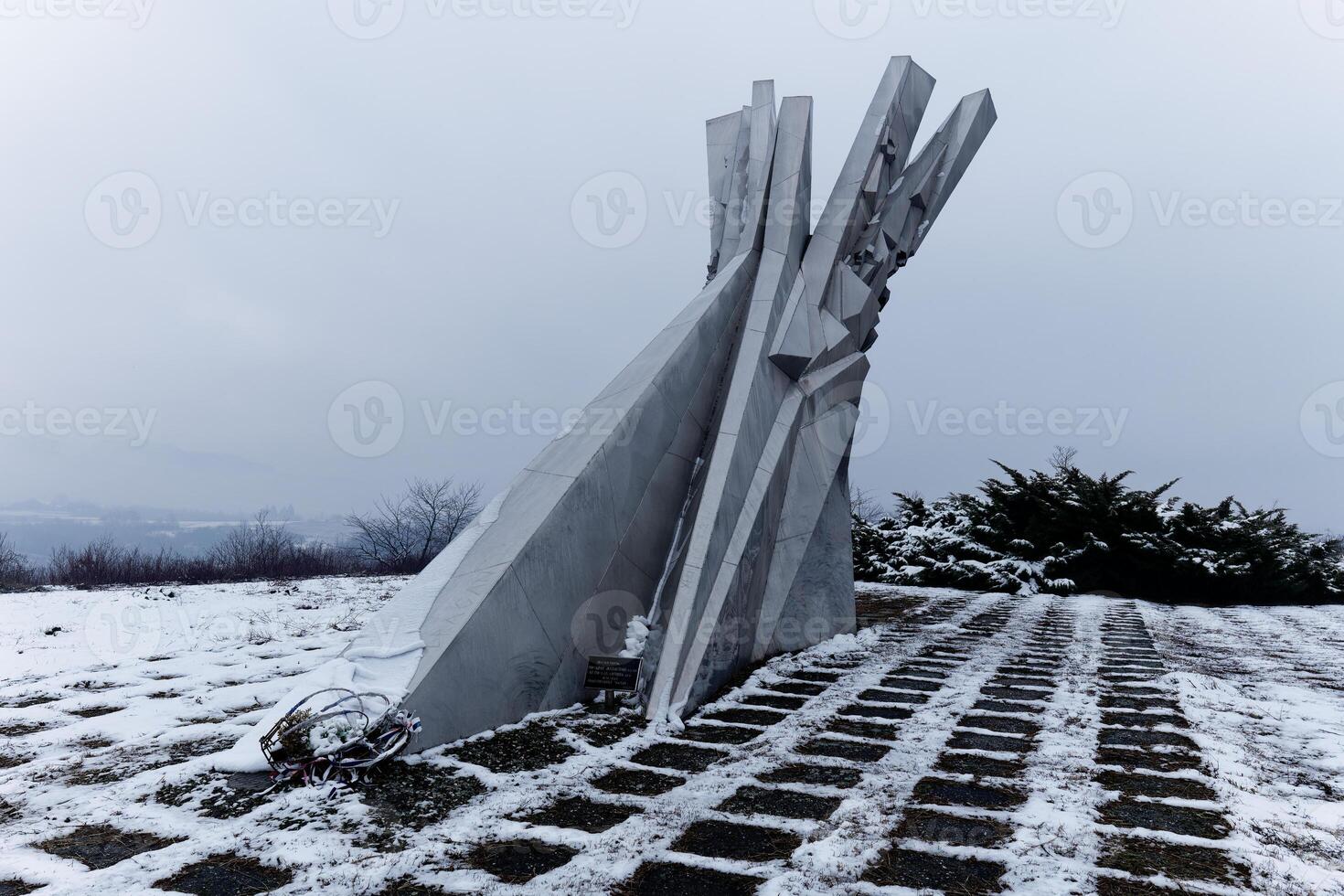 monumento per caduto soldati a ostra, Serbia. jugoslavo monumento commemorare il lotte di il partigiano durante mondo guerra 2. foto