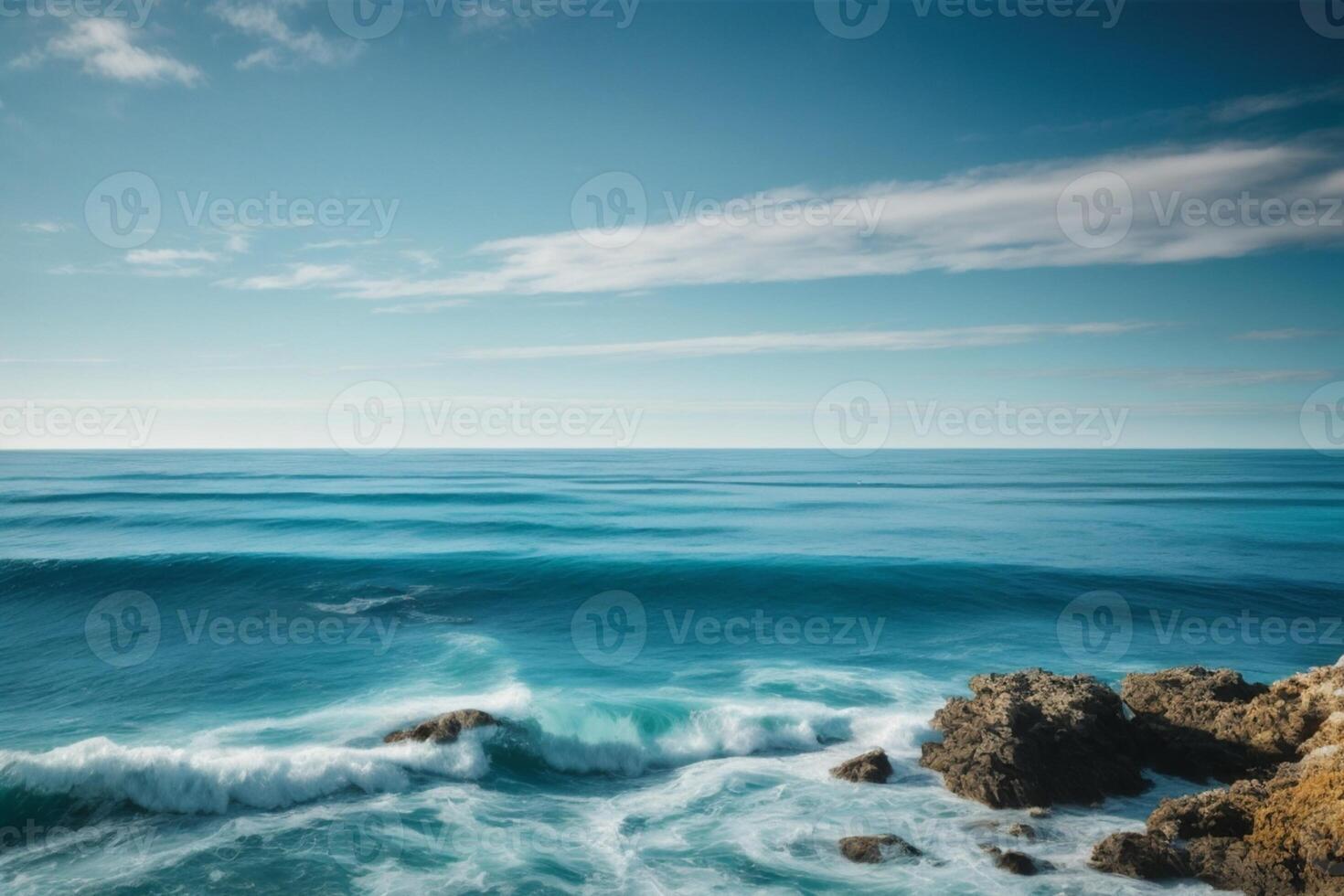 blu oceano onde e sole raggi nel il oceano foto