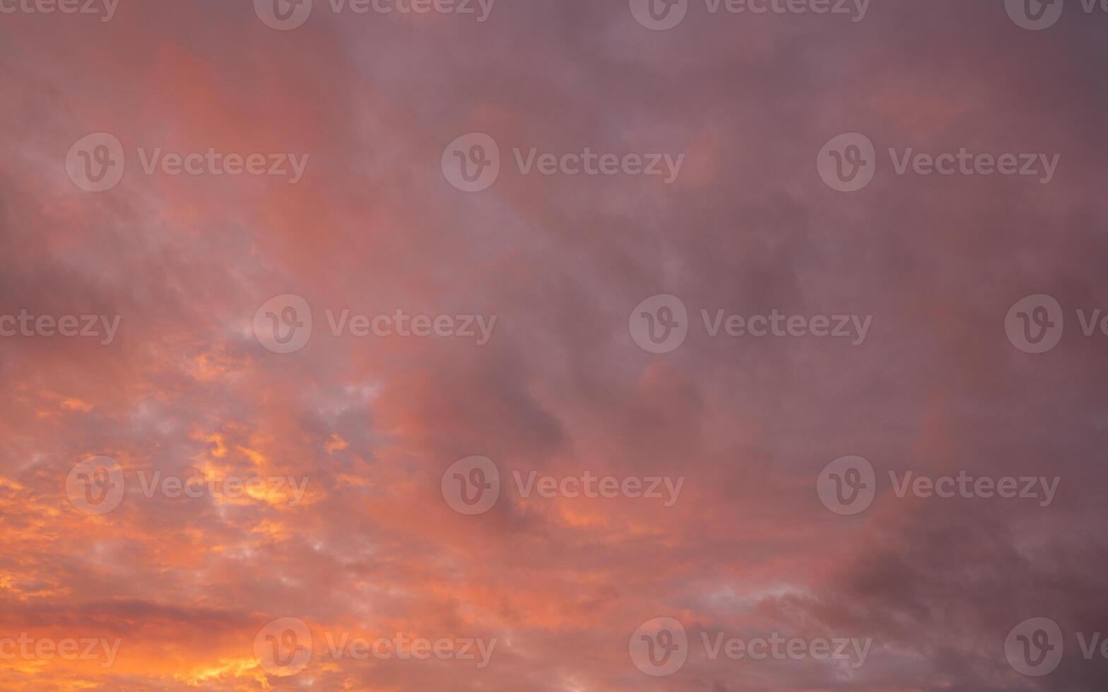 cielo con nuvole rosse foto