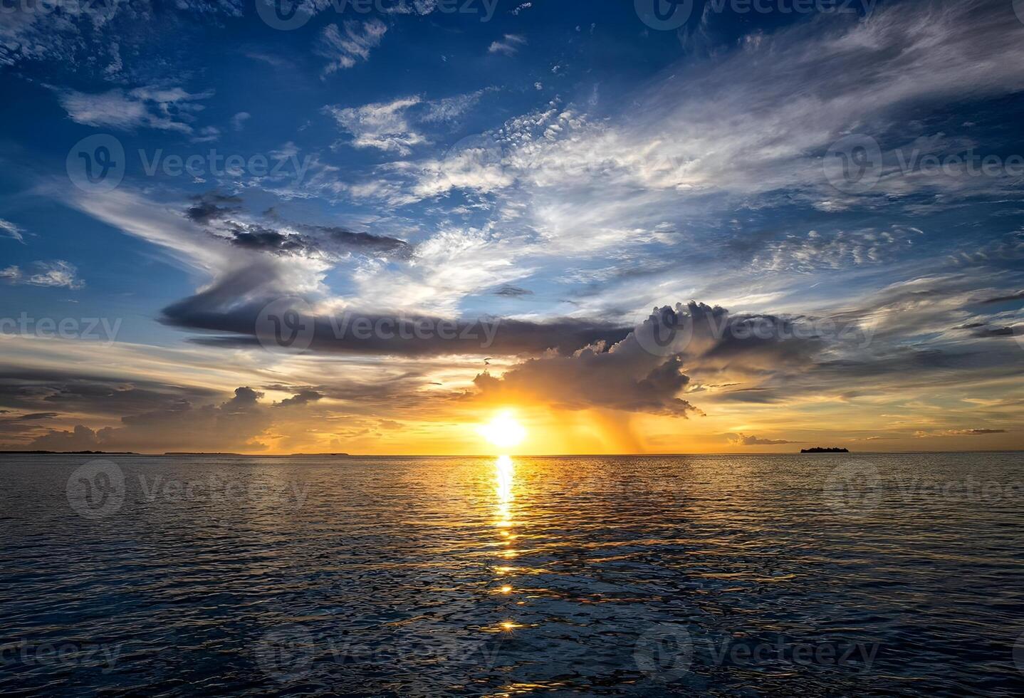 il sole ambientazione al di sopra di il oceano con rocce nel il primo piano foto