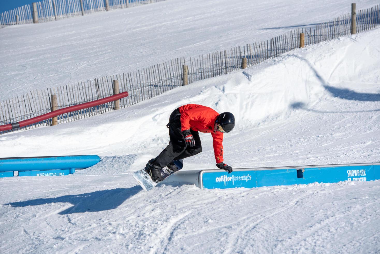 snowpark nel comprensorio sciistico di grandvalira nell'inverno 2021 foto