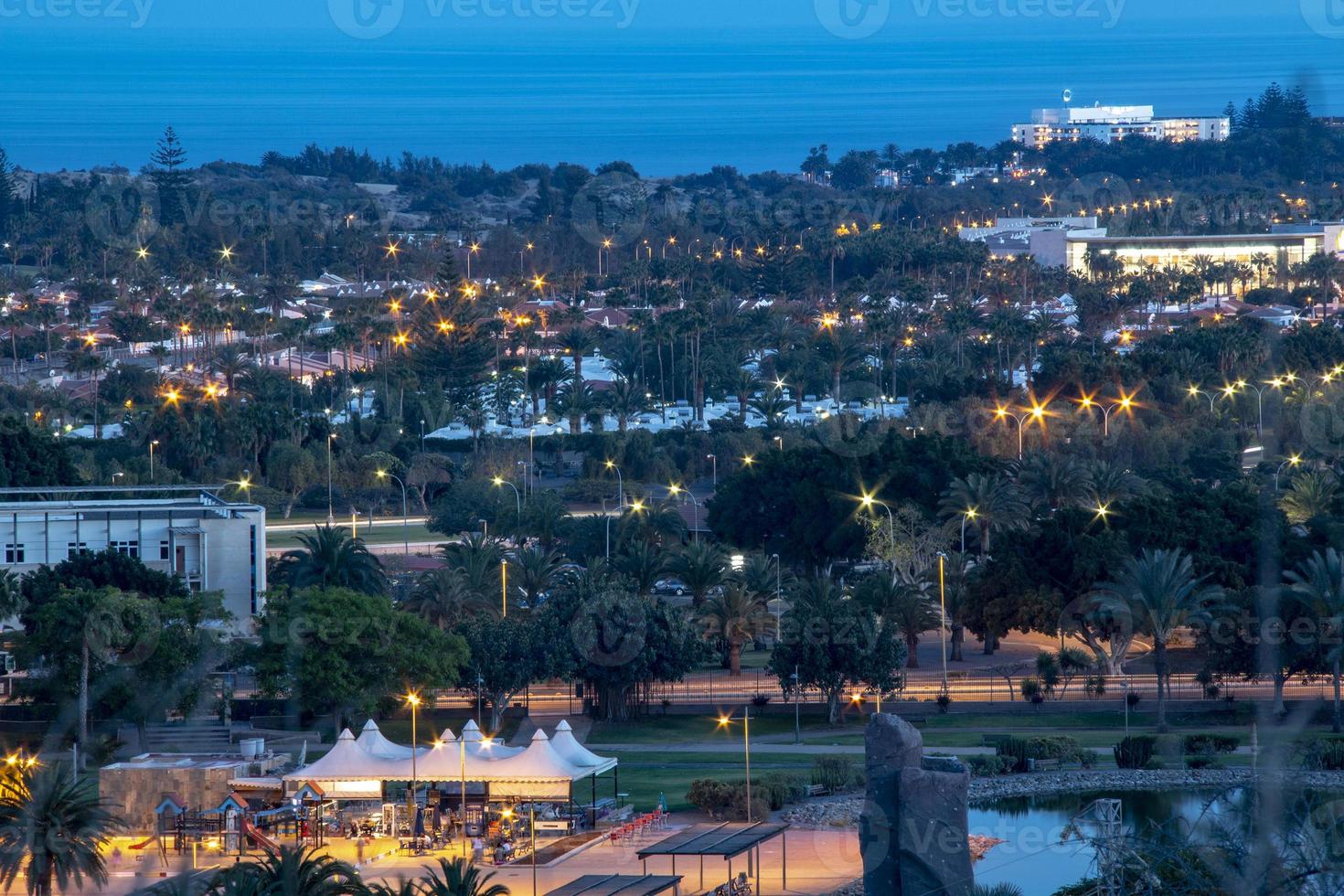 vista notturna della campagna internazionale a maspalomas foto