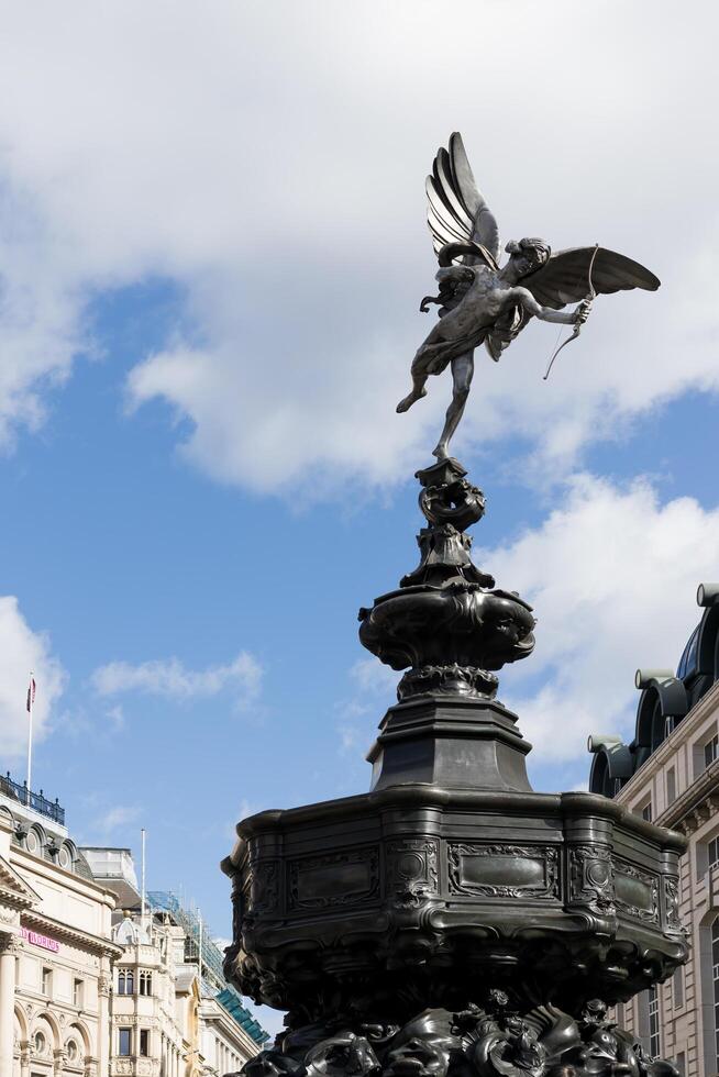Londra, UK - marzo 11. statua di Eros nel piccadilly circo nel Londra su marzo 11, 2019 foto