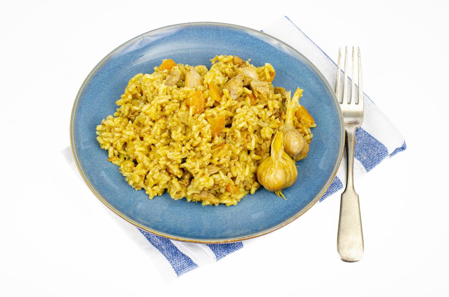 pilaf con filetto di pollo. menù dietetico. foto in studio.