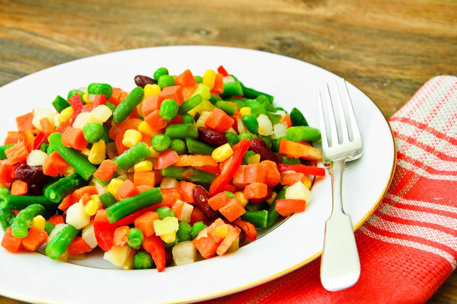 mix messicano di verdure. pomodori, fagioli, sedano rapa, verde b foto