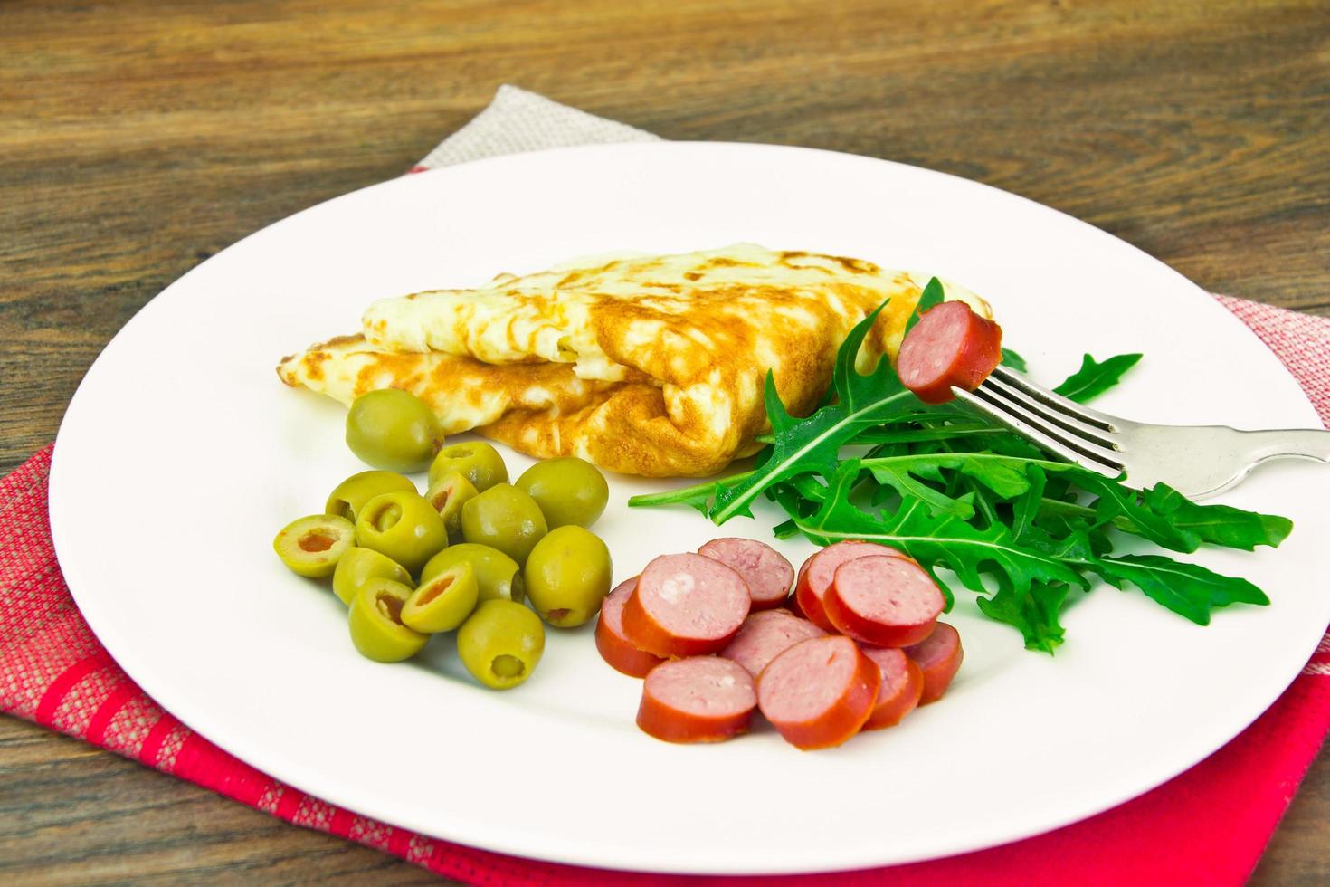 cibo sano e dietetico uova strapazzate con verdure foto