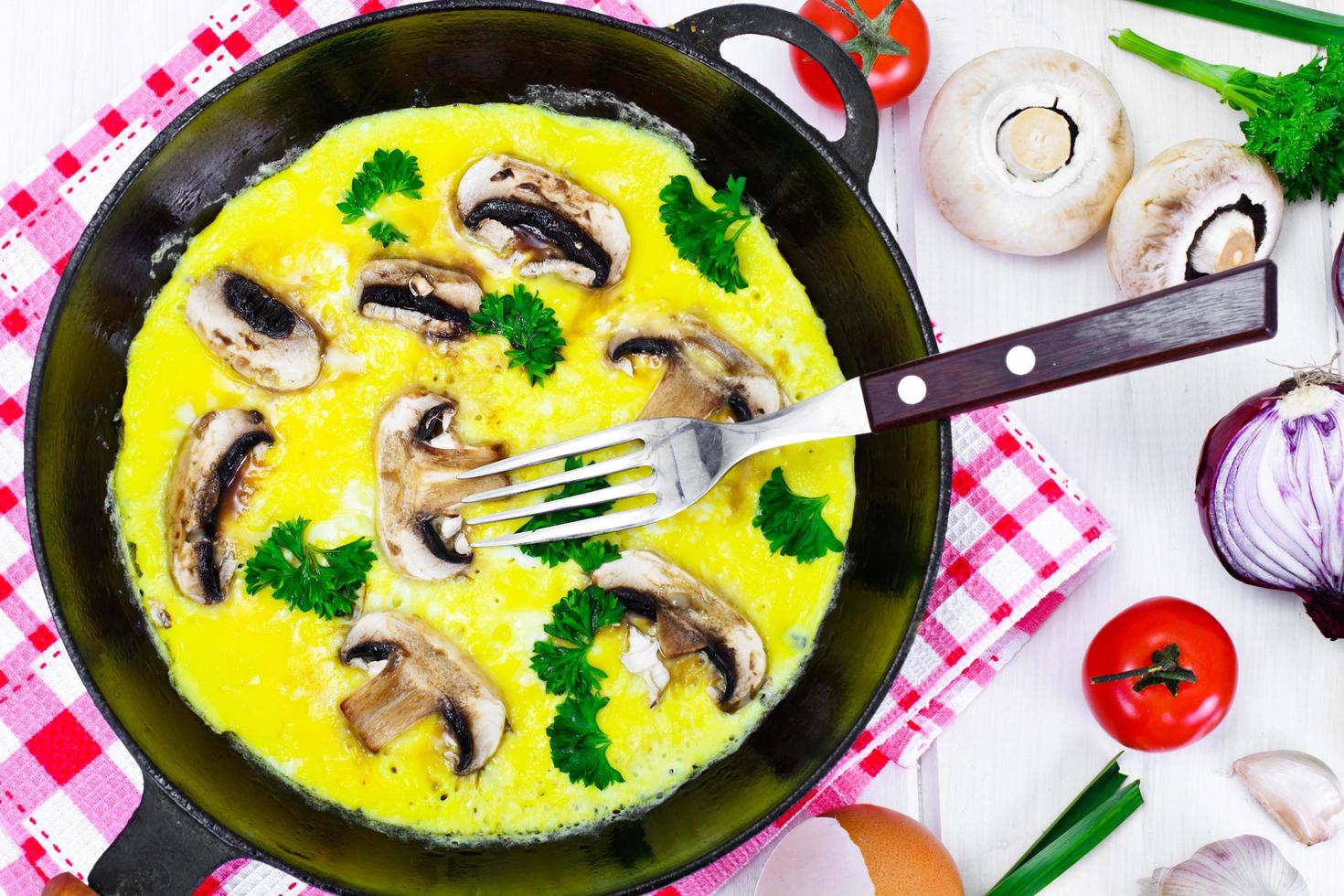 cibo sano e dietetico. uova strapazzate con funghi foto