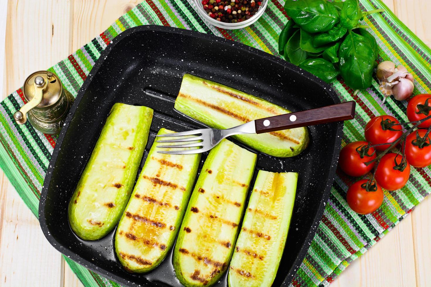 zucchine zucchine alla griglia foto