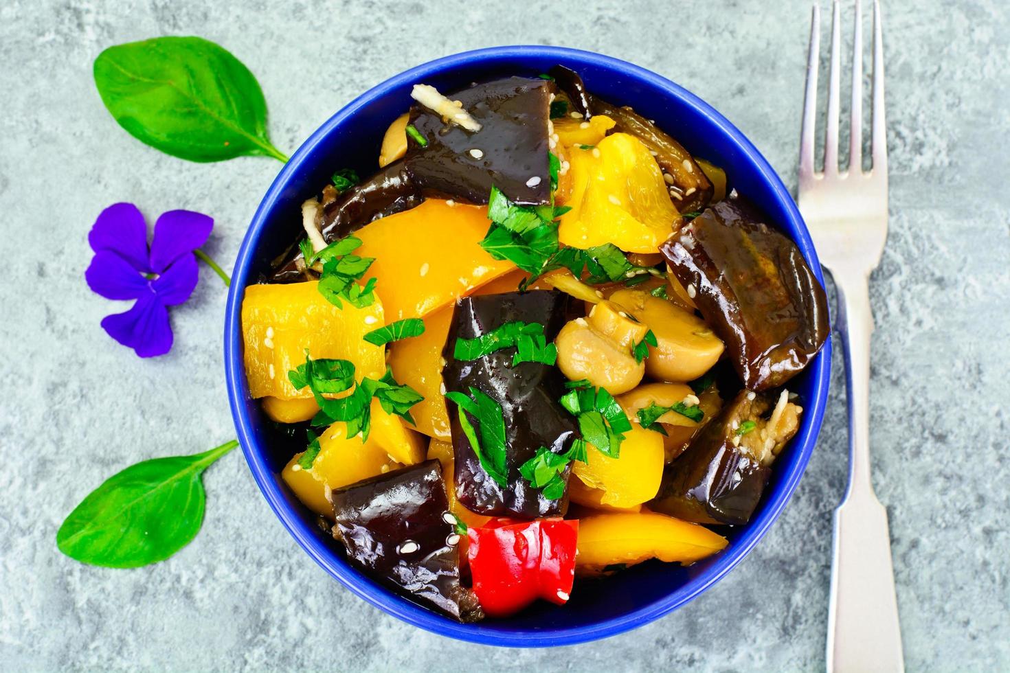 insalata di melanzane con paprika foto