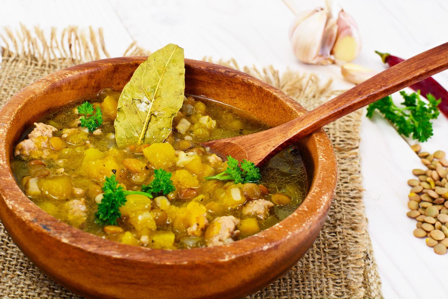 zuppa di lenticchie con carne macinata, sedano rapa, zucca, cipolla foto