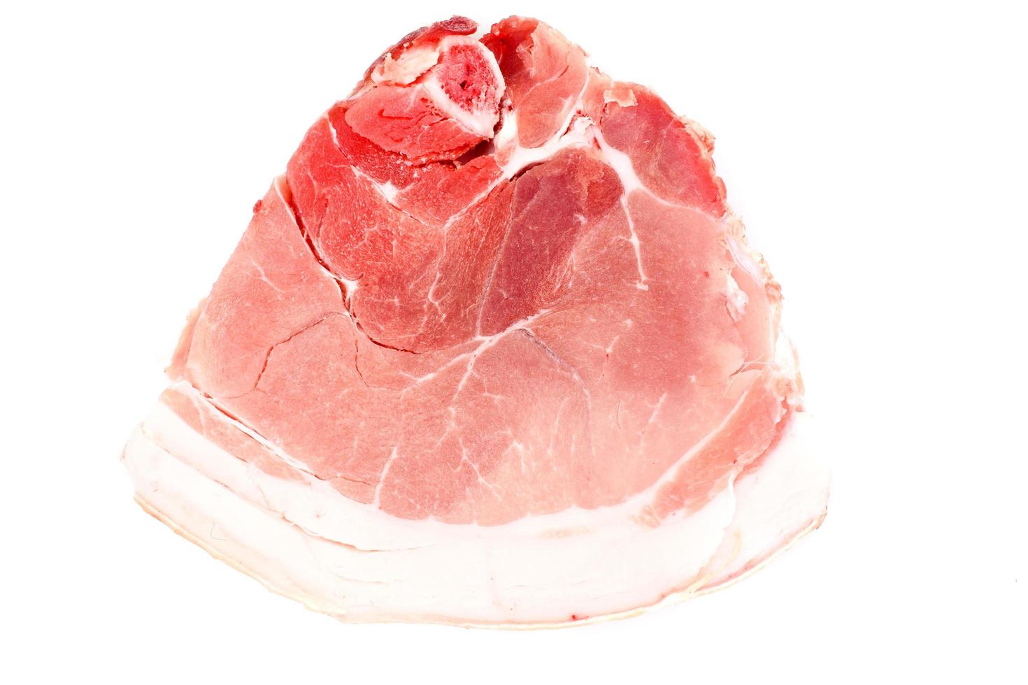 pezzo di carne di maiale cruda fresca, carne isolata su fondo bianco foto