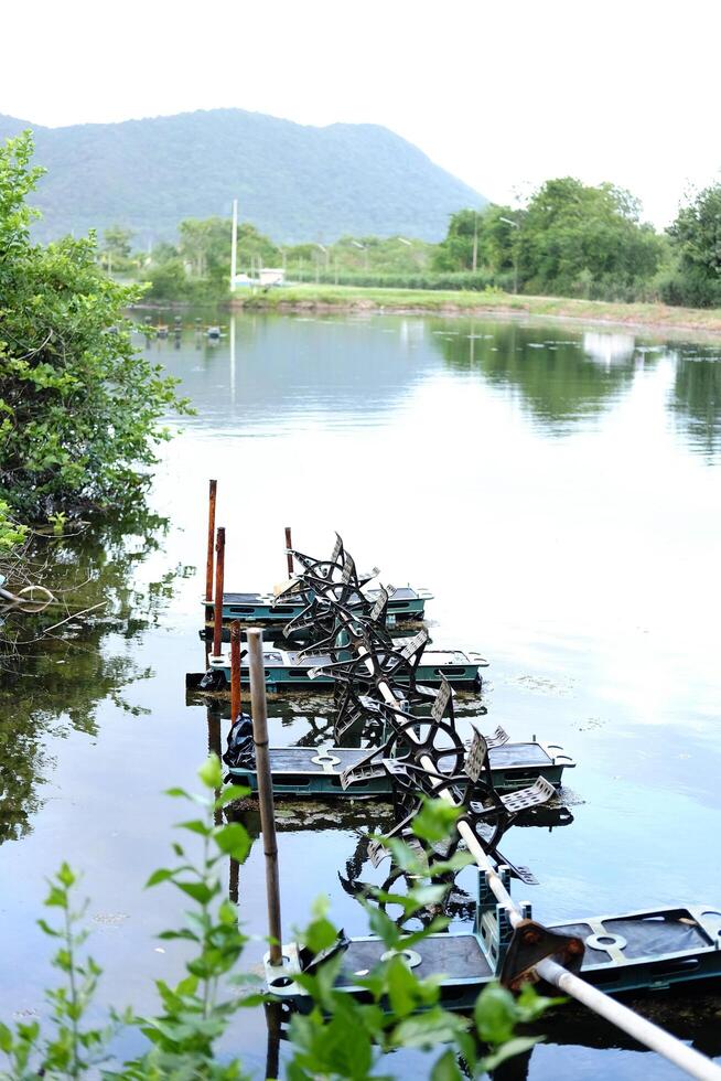 acqua turbina macchina aumenta il quantità di ossigeno nel il acqua. ridurre rifiuto acqua i problemi nel comunità e agricolo le zone per ambientale sostenibilità foto