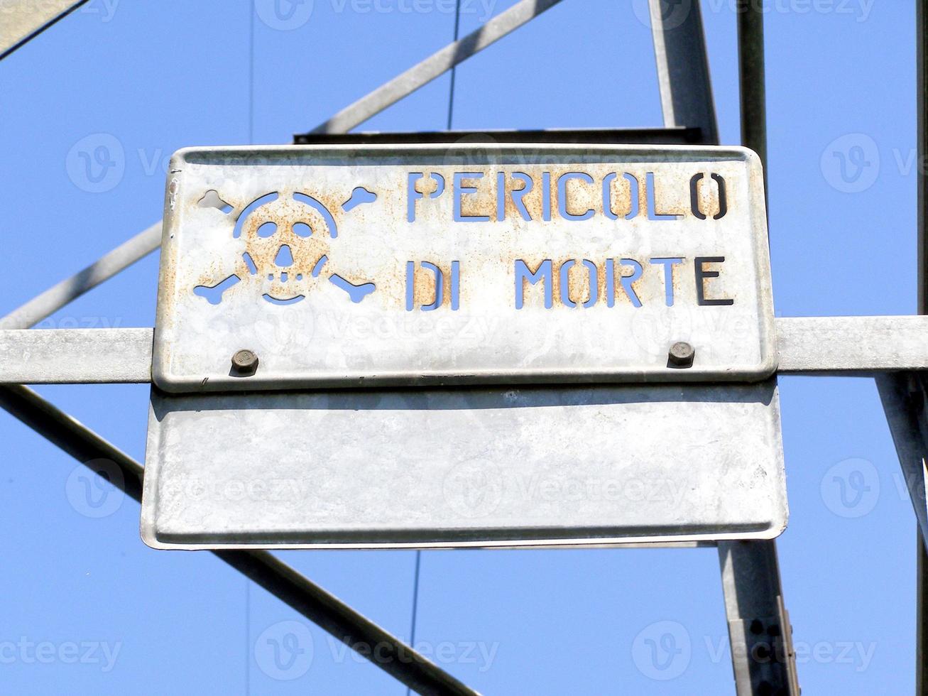 pericolo di morte scossa elettrica foto