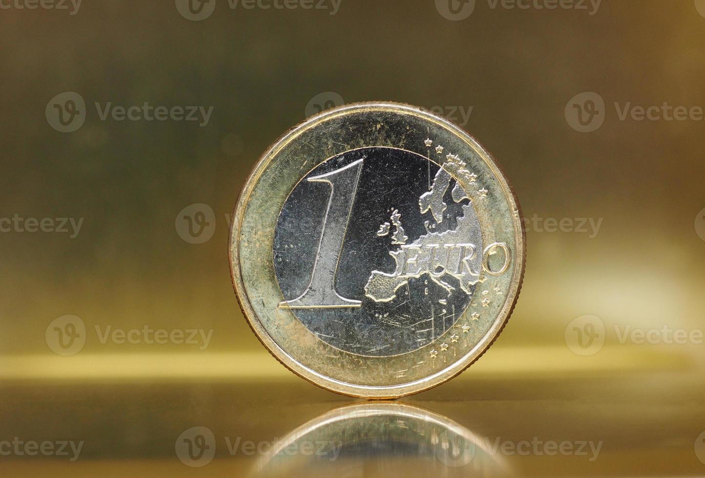 Moneta da 1 euro, unione europea su fondo oro foto