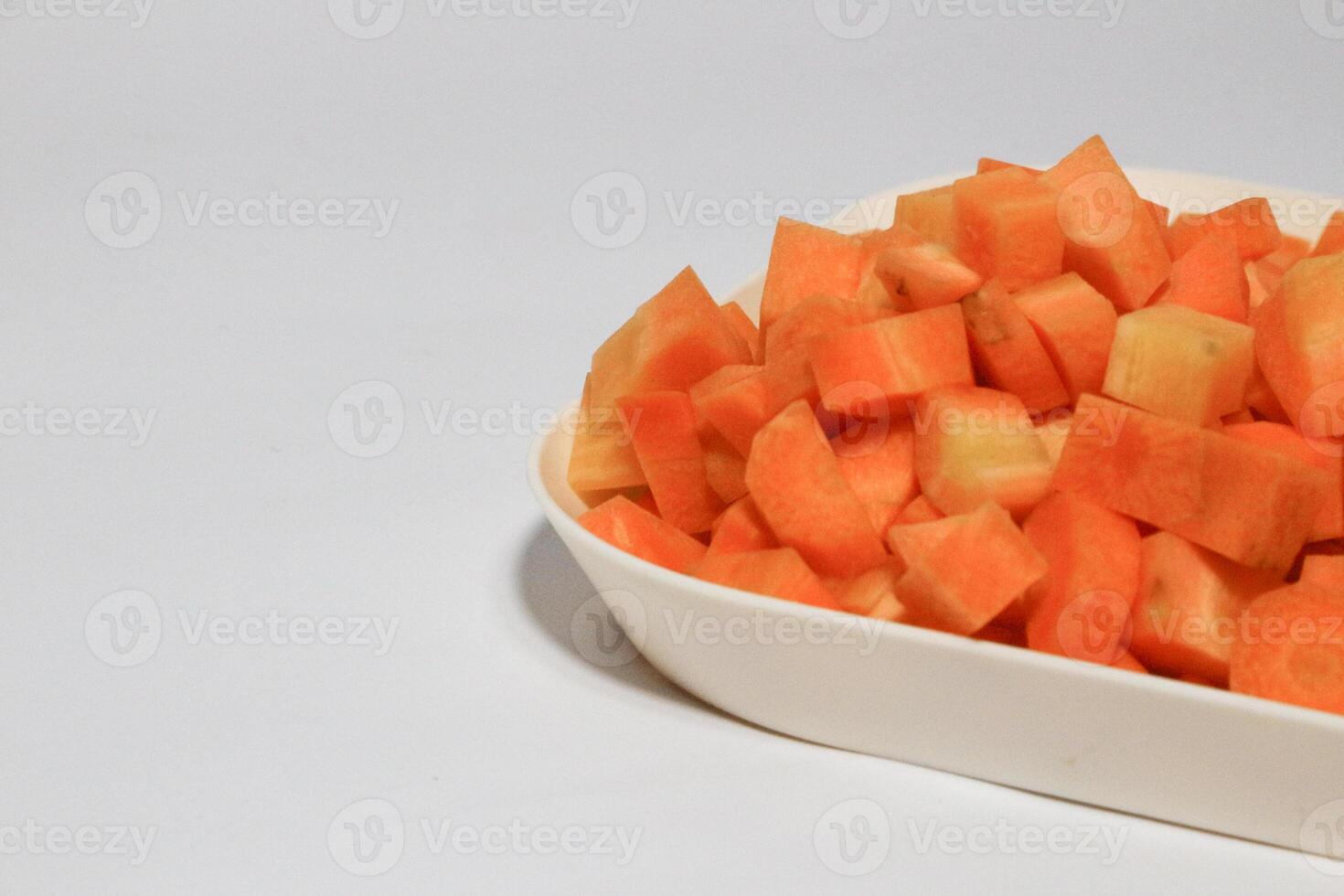 tritato carota cubi, verdura modello sfondo foto