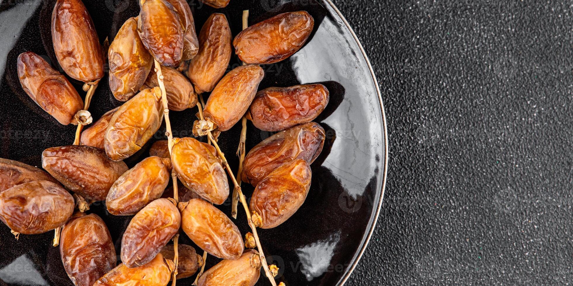 Data ramo secco dolce frutta fresco pasto cibo merenda su il tavolo copia spazio cibo sfondo rustico foto