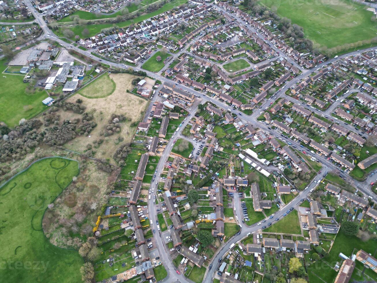 aereo Visualizza di Residenziale tenuta a luton città di Inghilterra durante tramonto. unito regno. marzo 17, 2024 foto