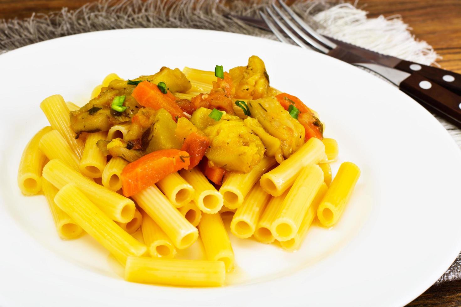 pasta con verdure stufate foto