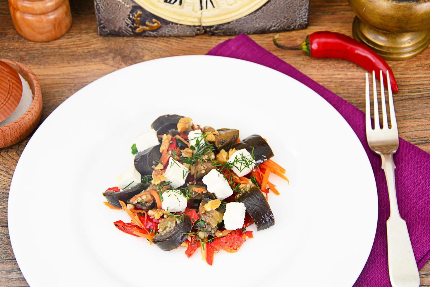 insalata di melanzane con paprika, feta foto