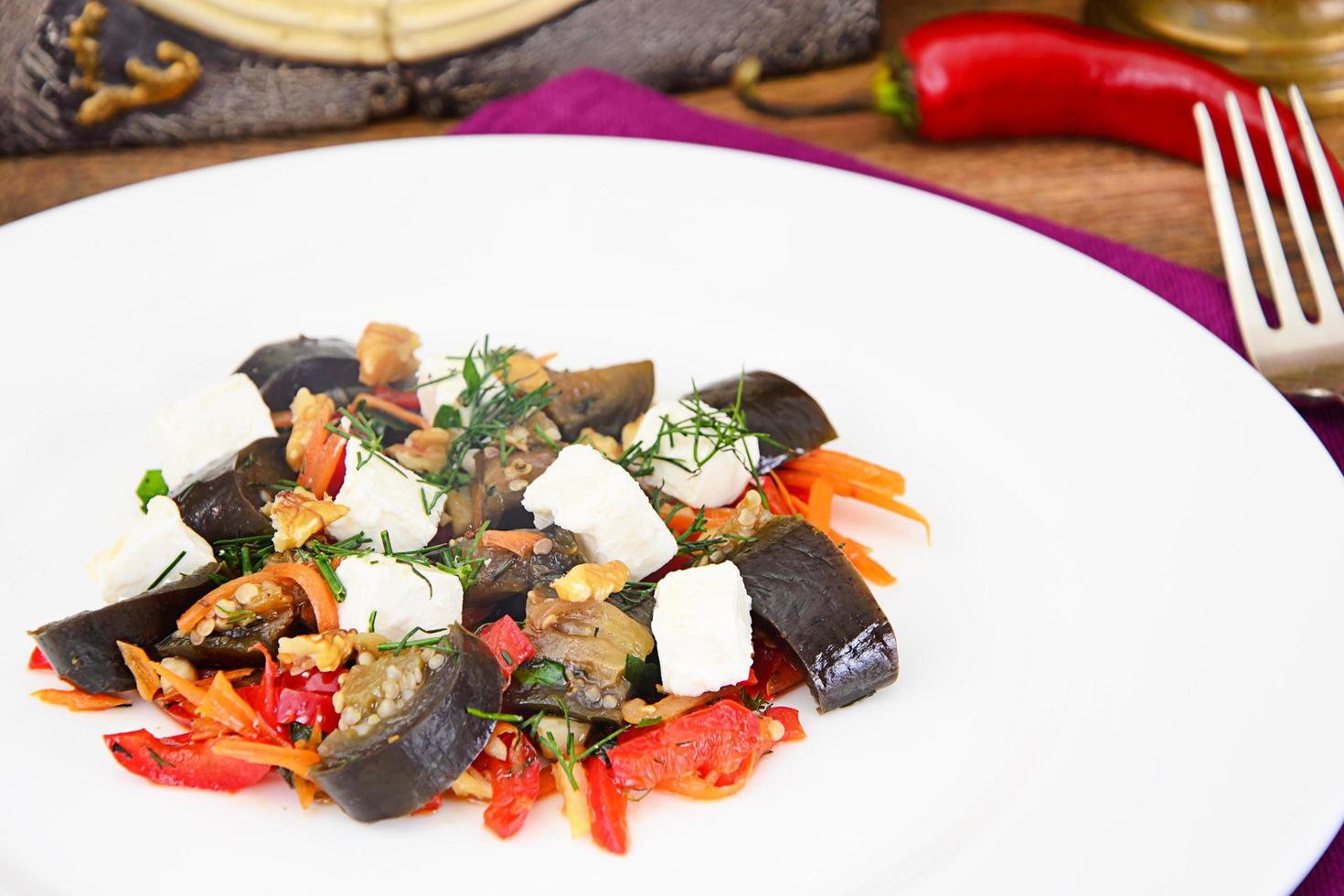 insalata di melanzane con paprika, feta foto