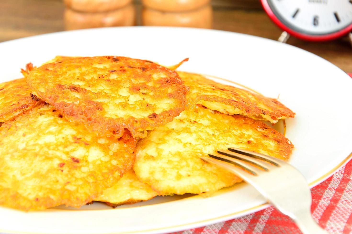 frittelle di patate fritte. cucina bielorussa e tedesca. foto