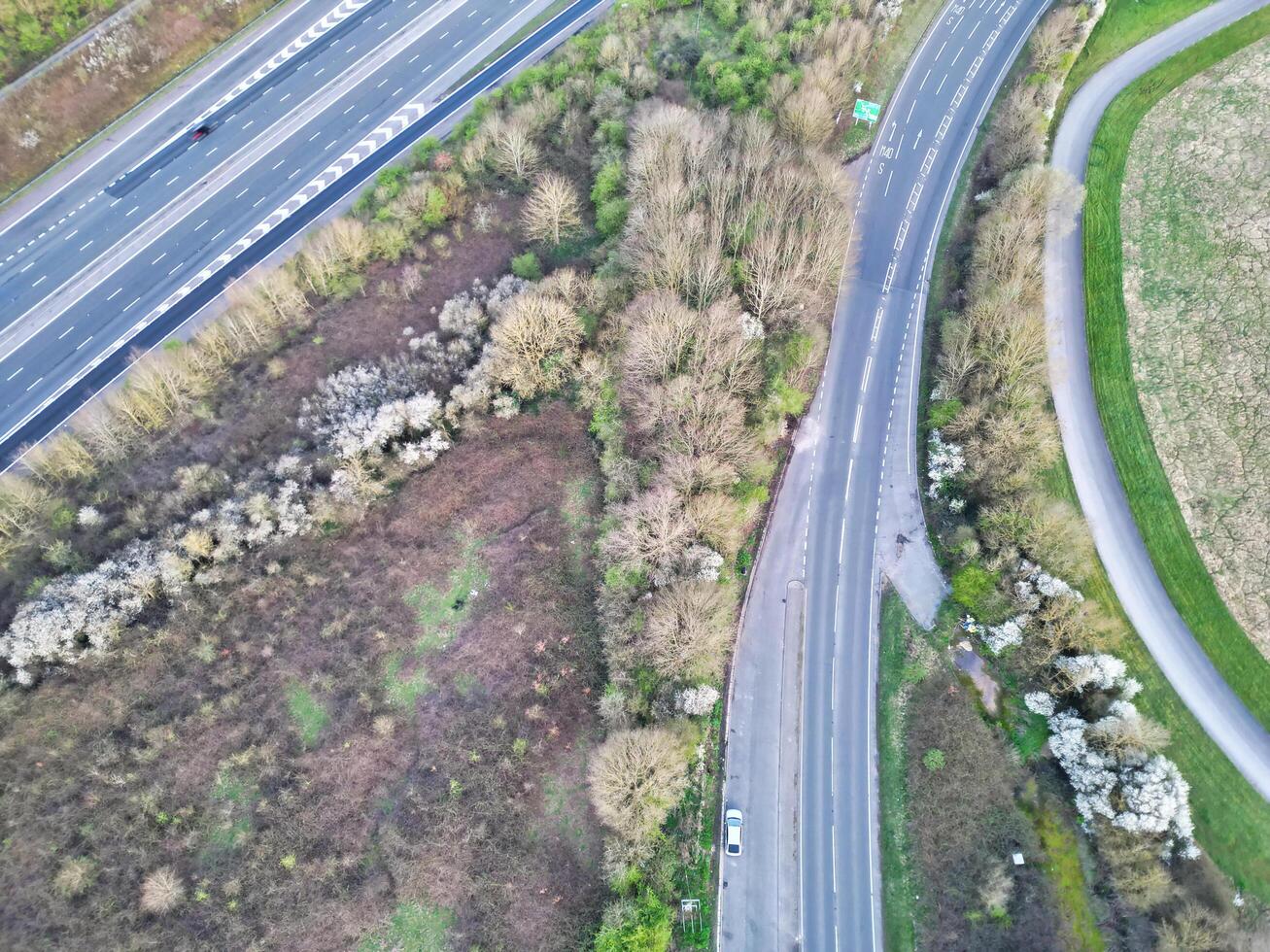 alto angolo Visualizza di Britannico strade durante Alba mattina vicino Oxford città, Oxfordshire, Inghilterra unito regno. marzo 23, 2024 foto