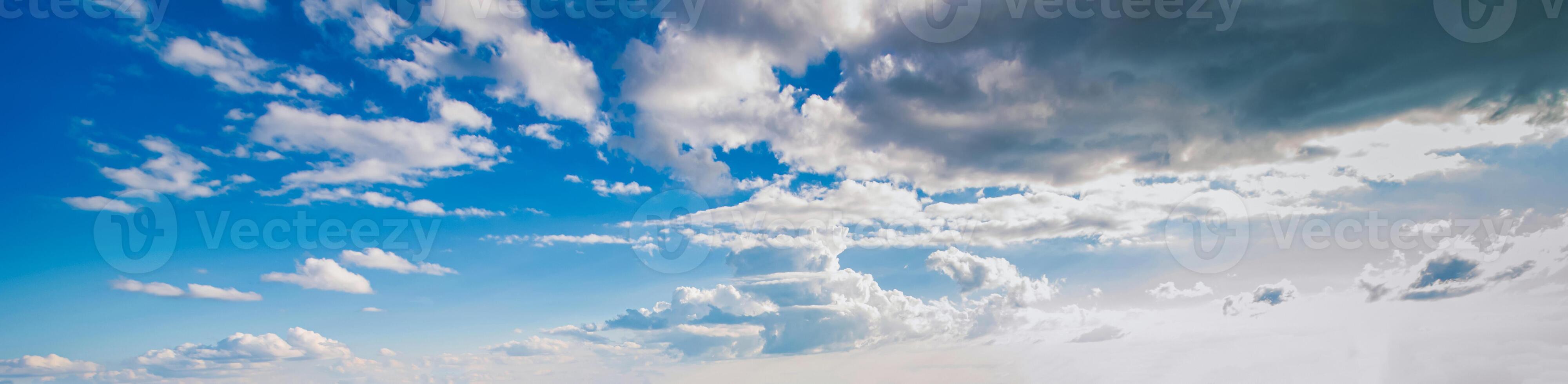 cielo blu e nuvole di sfondo foto