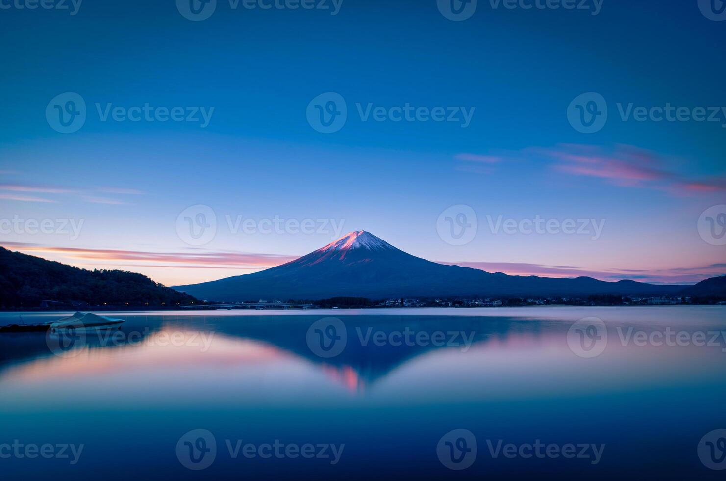 paesaggio Immagine di mt. fuji al di sopra di lago Kawaguchiko a Alba nel Fujikawaguchiko, Giappone. foto