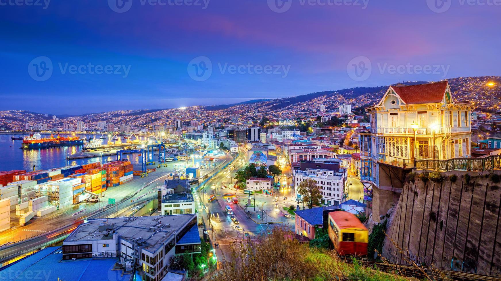 trasporto passeggeri di funicolare a valparaiso, cile. foto