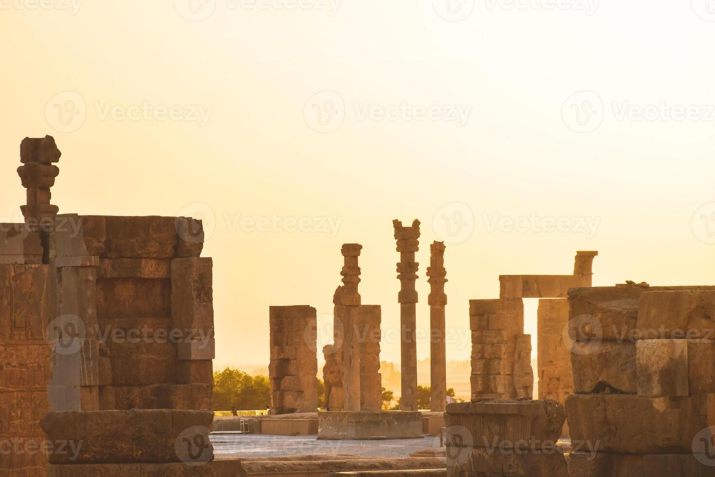 persepoli, mi sono imbattuto - 8 ° giugno, 2022 - bellissimo Alba nel persepoli, capitale di il antico achemenide regno. antico siti colonne. antico persia.famoso viaggio destinazione foto