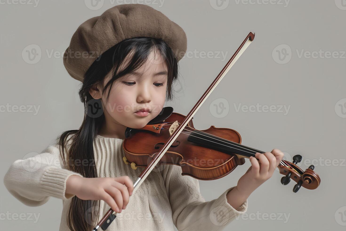 bellissimo poco ragazza giochi il violino sul serio foto