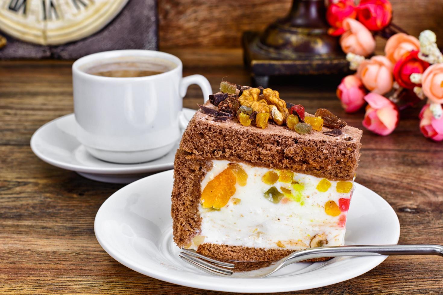 torte fatte in casa. torta di gelatina di cagliata sul piatto foto