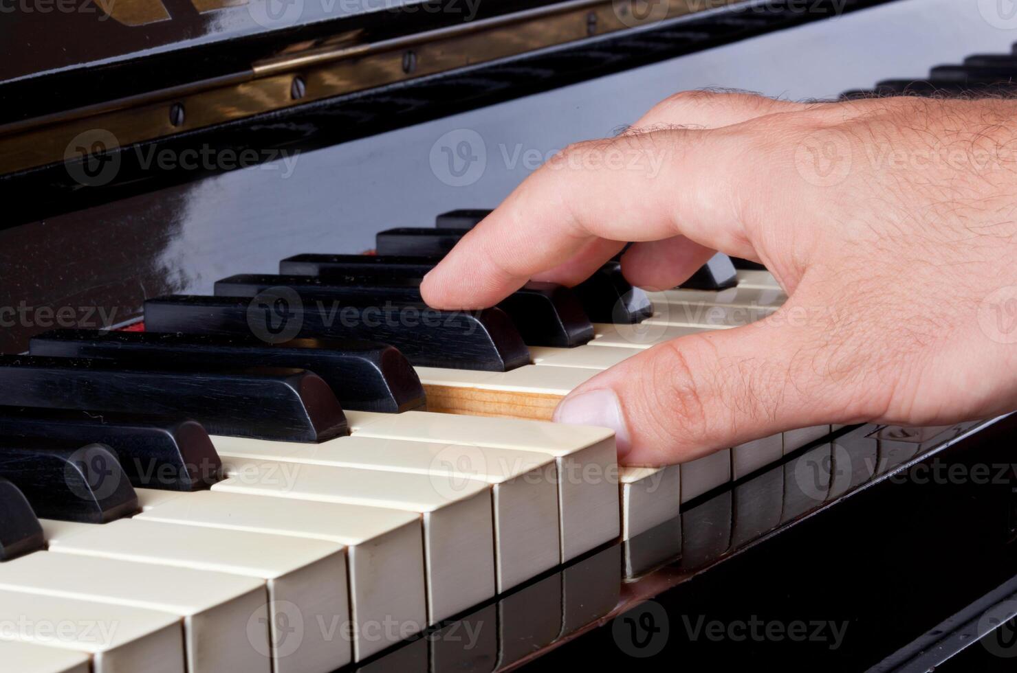 pianoforte tastiera fatto di avorio con mani foto