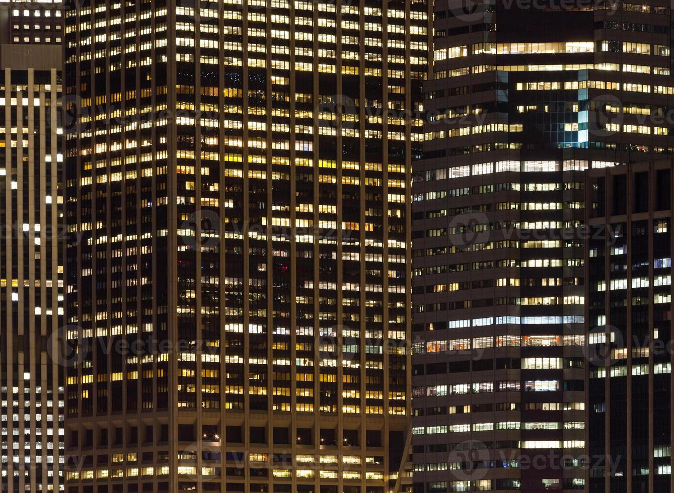 grattacieli di notte foto