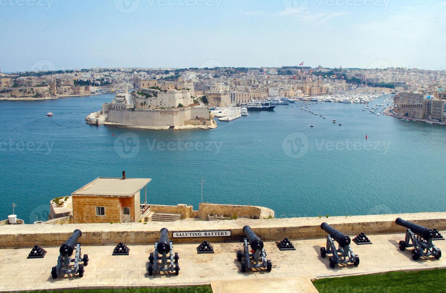 il mille dollari porto di la valletta e salutando batteria. foto