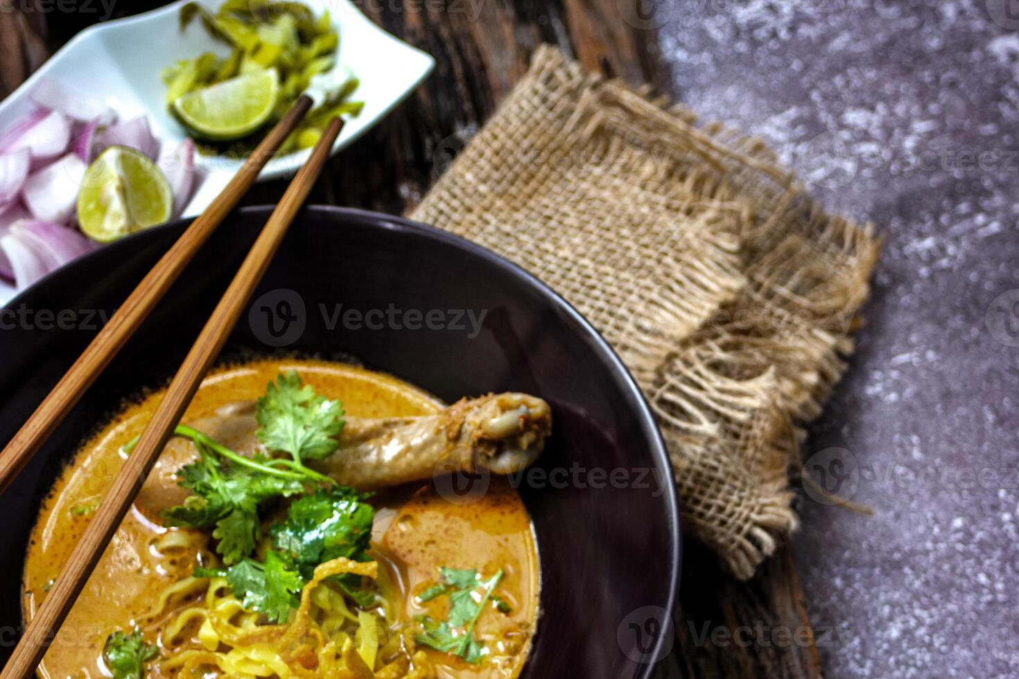 khao così io con pollo nel Tailandia foto