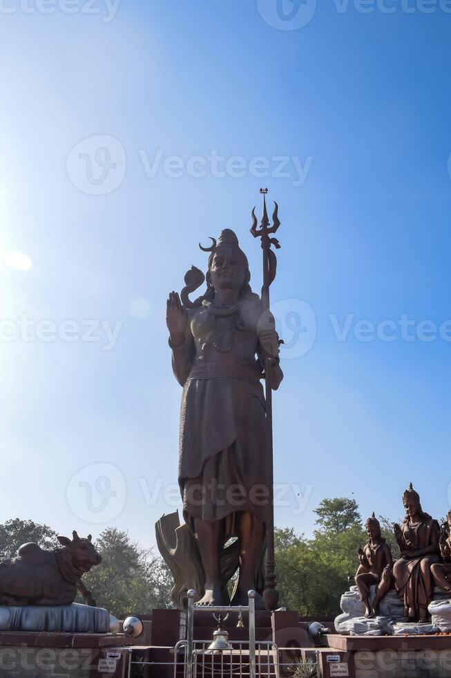 grande statua di signore shiva vicino delhi internazionale aeroporto, delhi, India, signore shiv grande statua toccante cielo a principale autostrada mahipalpur, delhi foto