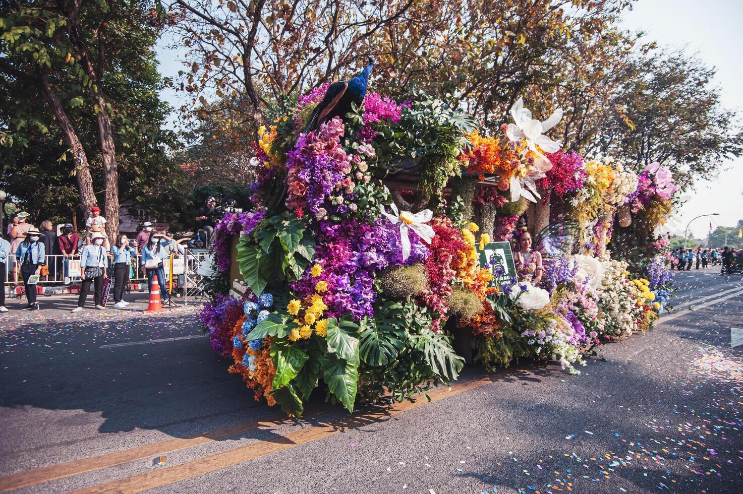 chiang mai, Tailandia - febbraio 04, 2023 fiore galleggia e sfilate il 46th annuale fiore Festival 2023 nel chiang mai, Tailandia foto