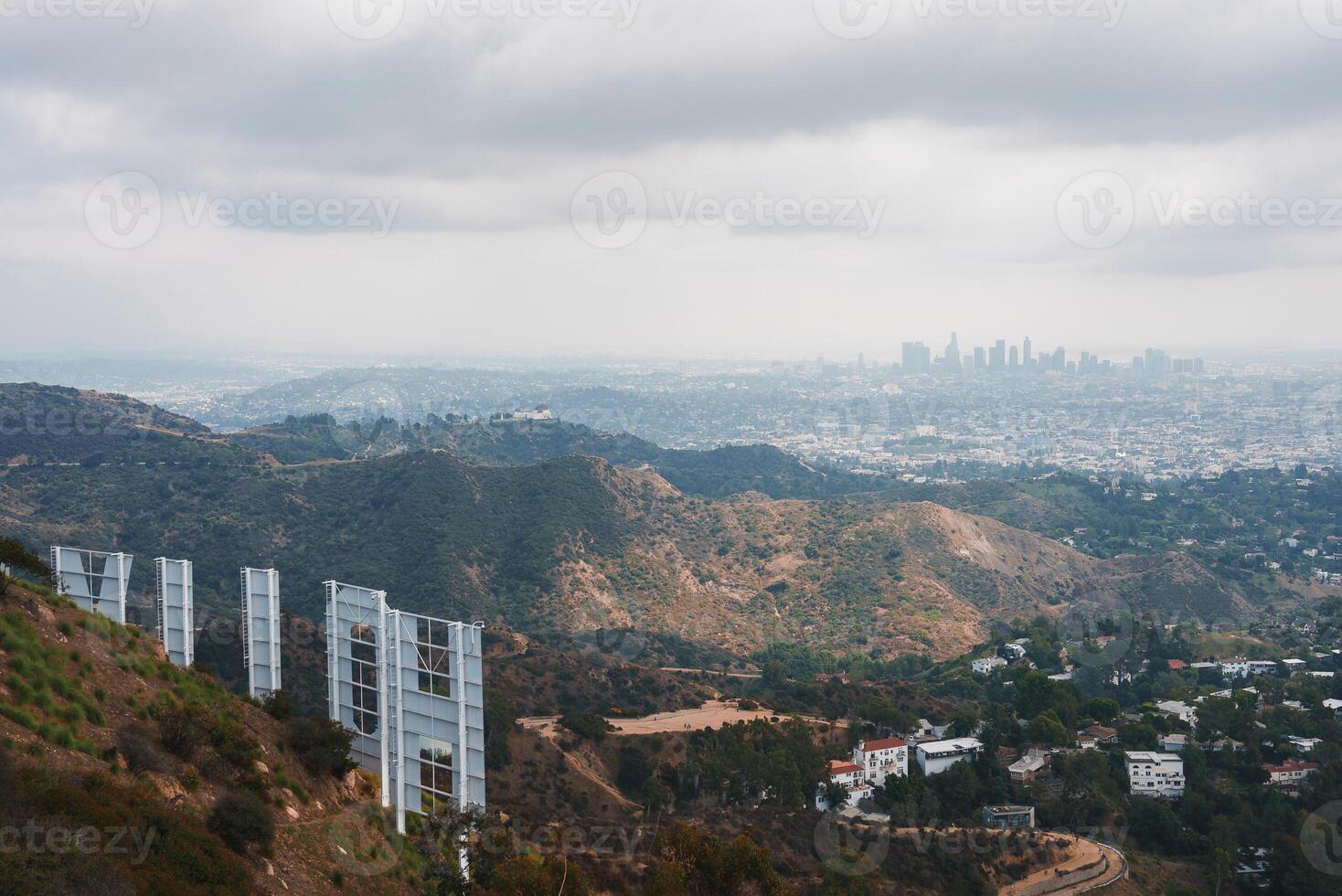 hollywood colline Visualizza con iconico cartello, los angeles orizzonte foto