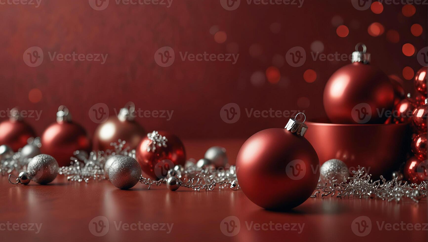 Natale palle su il rosso sfocato sfondo con spazio per testo. inverno celebrazione concetto. per saluto carta, manifesto, striscione, presentazione foto