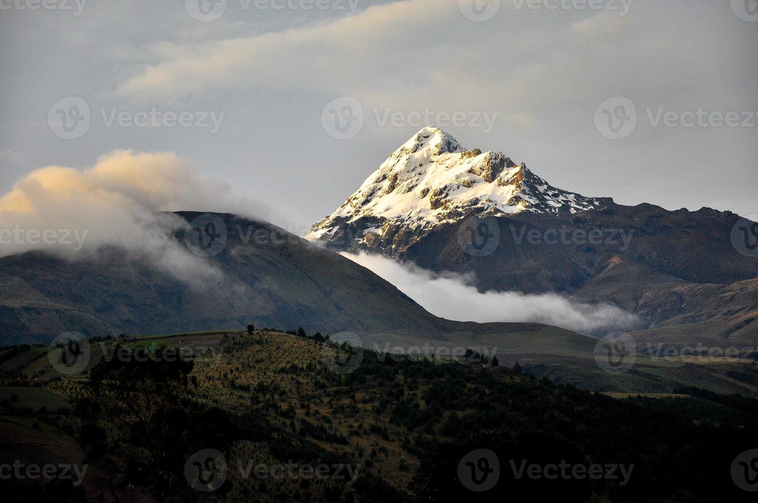 vulcano ilinizas, ecuador foto