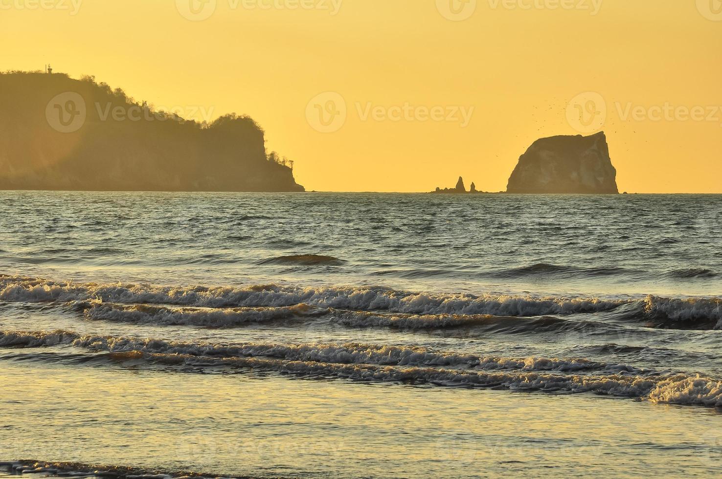 la spiaggia al tramonto foto