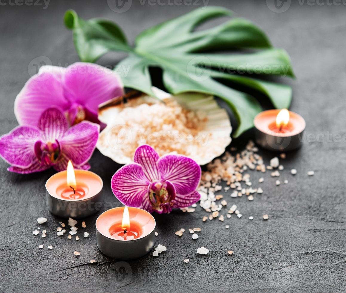 ingredienti termali naturali con fiori di orchidea foto