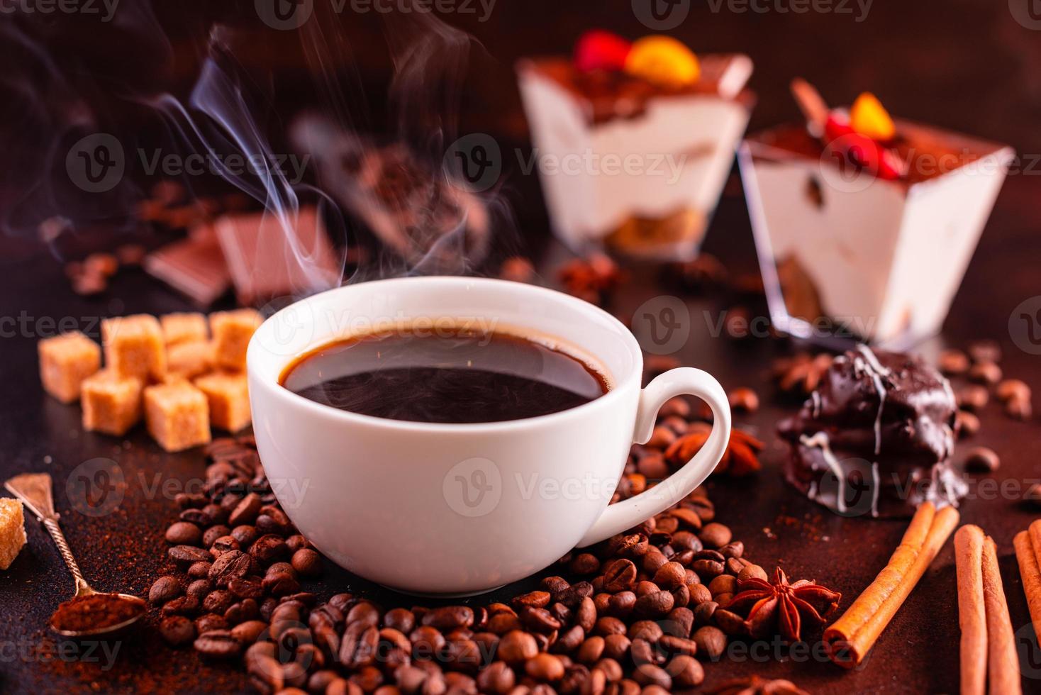 il corroborante caffè mattutino con i dolci foto