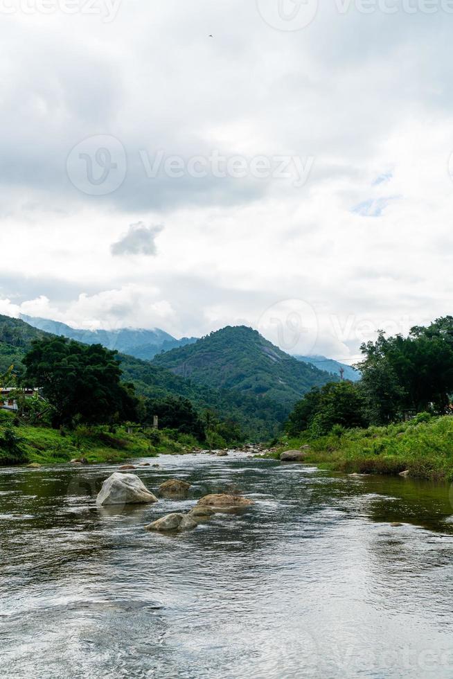 villaggio di kiriwong - uno dei migliori villaggi di aria fresca in thailandia e vive nella vecchia cultura in stile tailandese. situato a nakhon si thammarat, tailandia foto