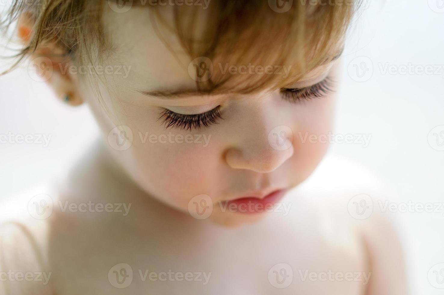 ritratto in primo piano di una bambina adorabile foto