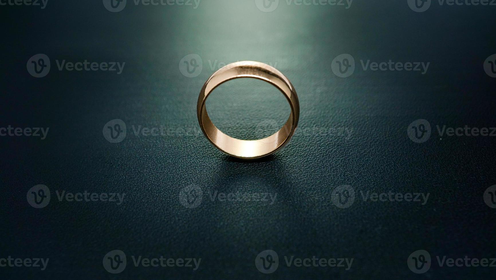 foto dell'anello di fidanzamento delle donne