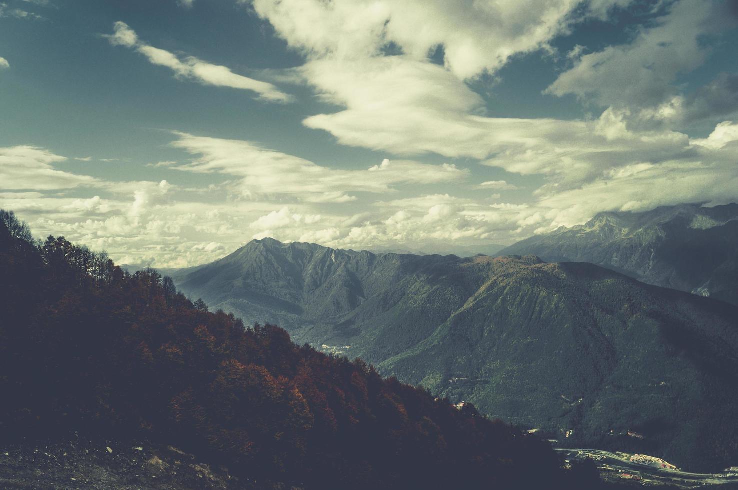 autunno nelle montagne di krasnaya polyana foto