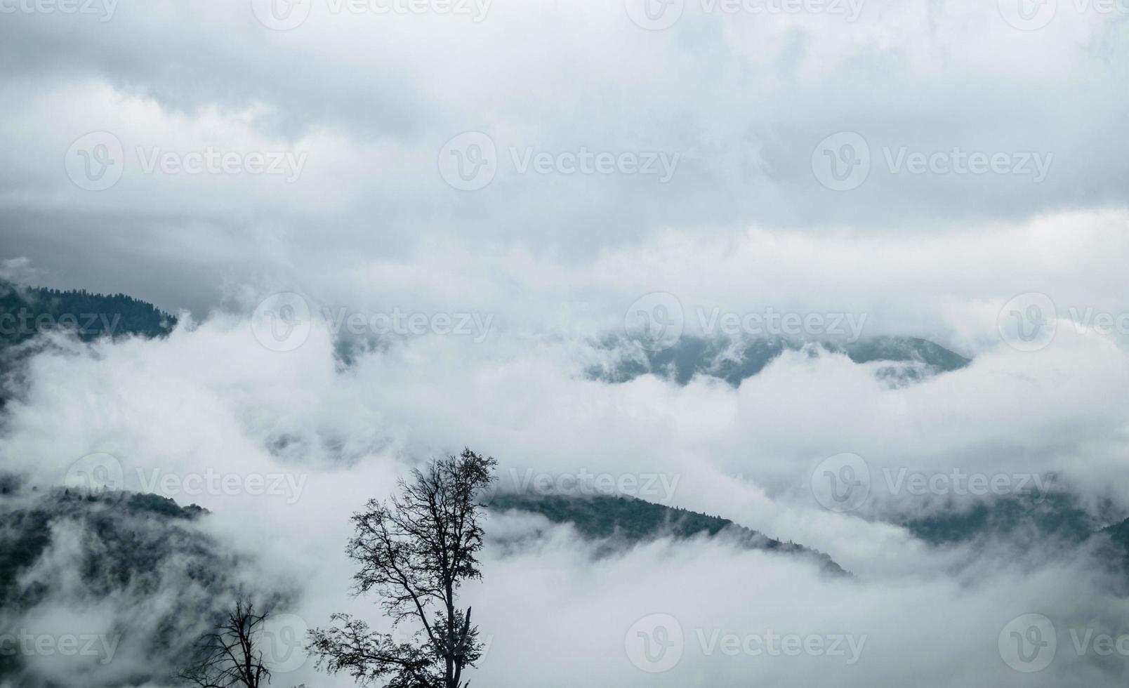 autunno nelle montagne di krasnaya polyana foto